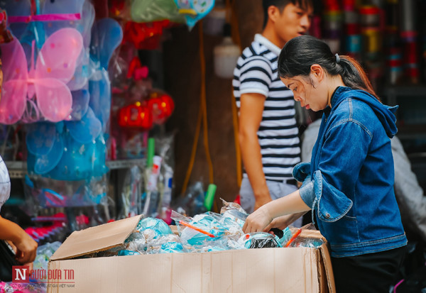 hang ma street makes preparations ahead of mid-autumn festival hinh 9