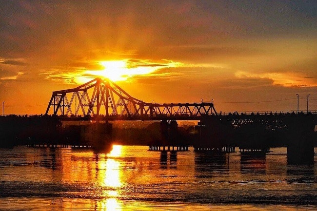 top places in which to enjoy a romantic sunset in hanoi hinh 4