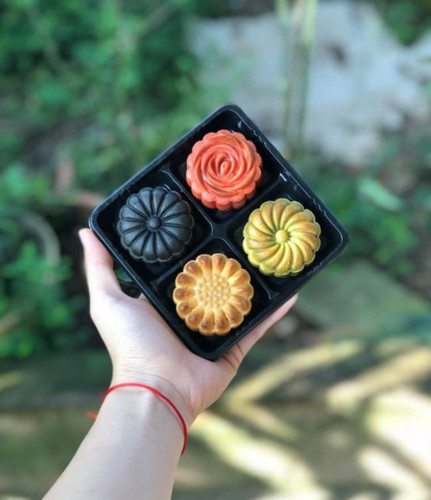 handmade mooncake market gets busy ahead of mid-autumn festival 2019 hinh 13