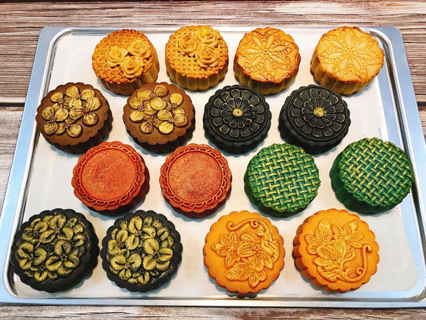 handmade mooncake market gets busy ahead of mid-autumn festival 2019 hinh 3