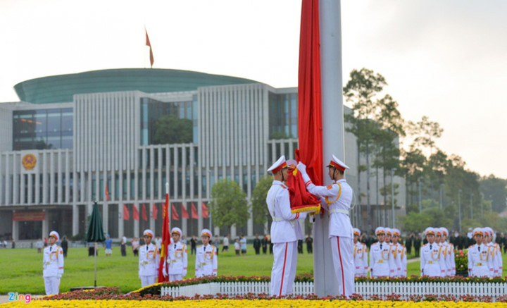 ba dinh square hosts flag raising ceremony to commemorate national day hinh 4