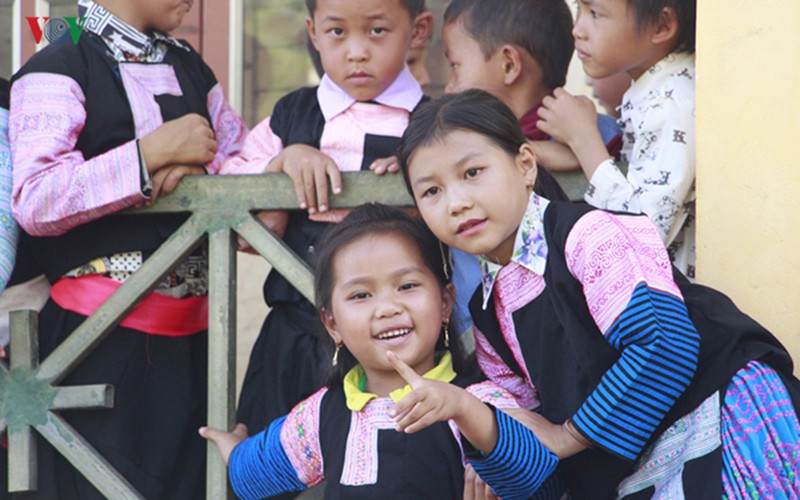 ethnic children in mountainous region celebrate mid-autumn festival early hinh 1