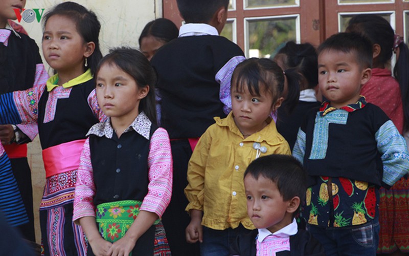 ethnic children in mountainous region celebrate mid-autumn festival early hinh 5