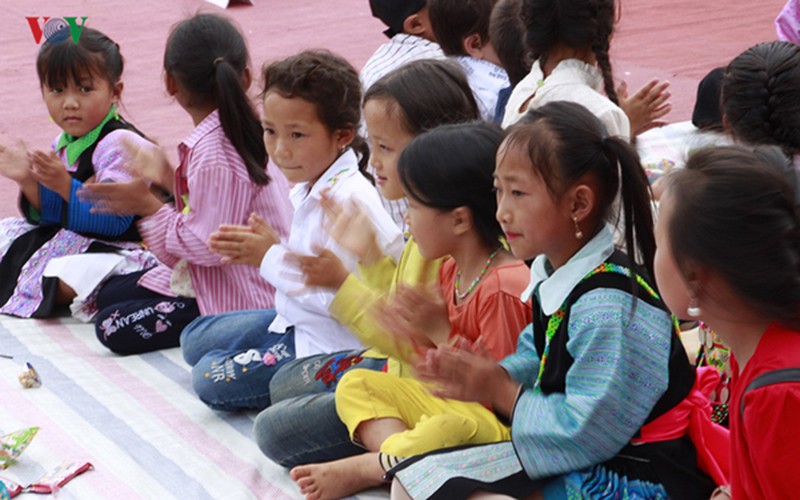 ethnic children in mountainous region celebrate mid-autumn festival early hinh 7