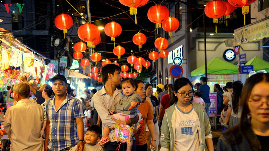 lantern street brought to life in hcm city for mid-autumn festival hinh 12