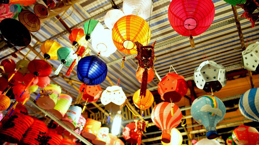 lantern street brought to life in hcm city for mid-autumn festival hinh 3