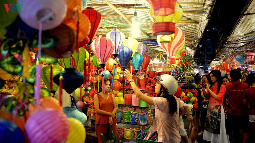 lantern street brought to life in hcm city for mid-autumn festival hinh 5