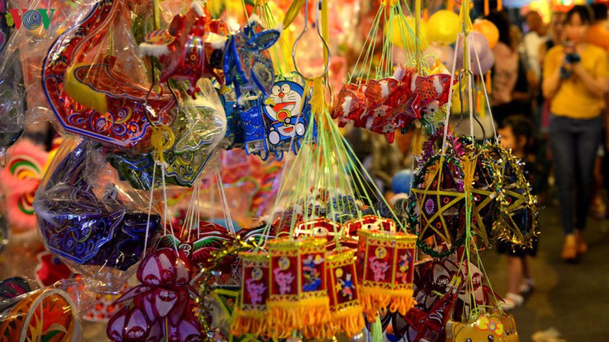 lantern street brought to life in hcm city for mid-autumn festival hinh 6