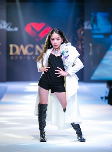 designer dac ngoc debuts collection during bangkok kids fashion show hinh 3