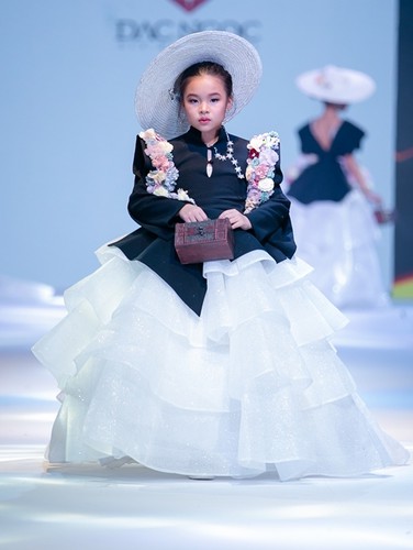 designer dac ngoc debuts collection during bangkok kids fashion show hinh 6