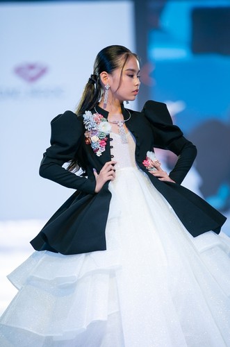 designer dac ngoc debuts collection during bangkok kids fashion show hinh 7