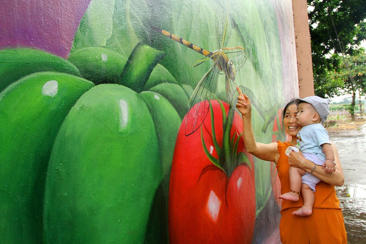 an insight into the fascinating murals on display in hanoi’s chu xa village hinh 8