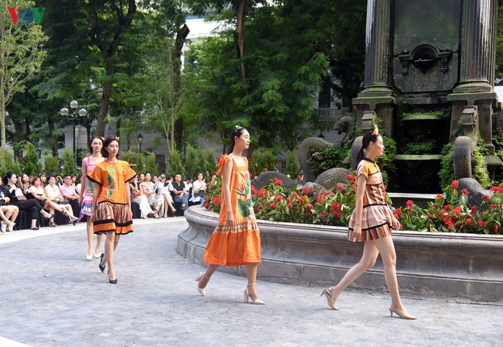 vietnam fashion week spring/summer 2020 opens to fanfare in hanoi hinh 13