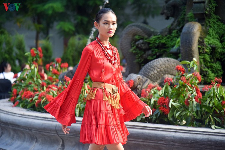 vietnam fashion week spring/summer 2020 opens to fanfare in hanoi hinh 17