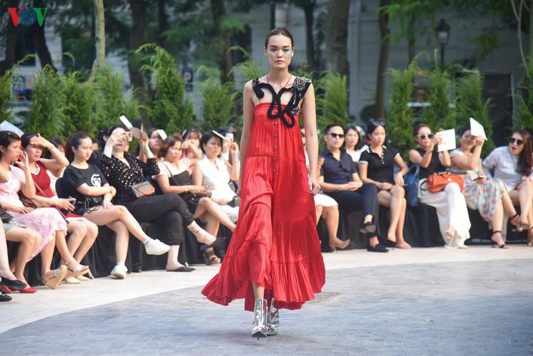 vietnam fashion week spring/summer 2020 opens to fanfare in hanoi hinh 18