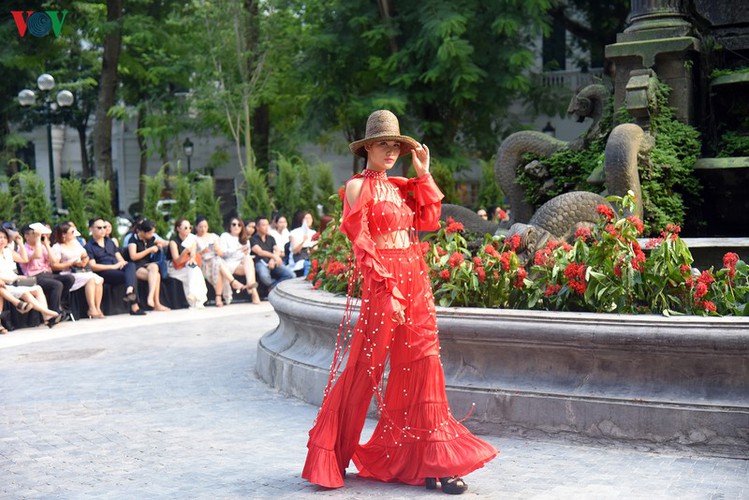 vietnam fashion week spring/summer 2020 opens to fanfare in hanoi hinh 19