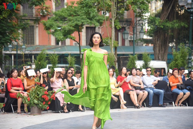 vietnam fashion week spring/summer 2020 opens to fanfare in hanoi hinh 5