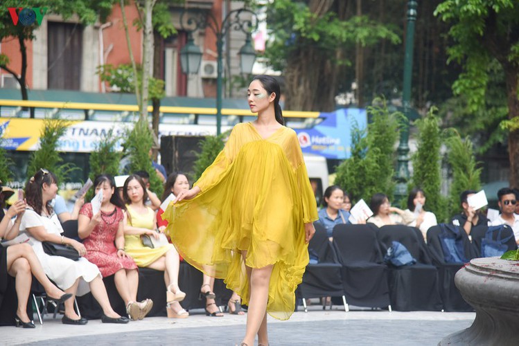 vietnam fashion week spring/summer 2020 opens to fanfare in hanoi hinh 9