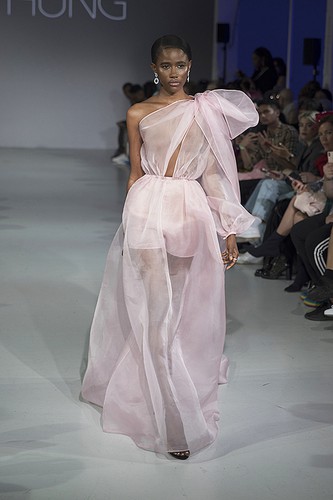 tran hung showcases stunning designs at london fashion week hinh 6
