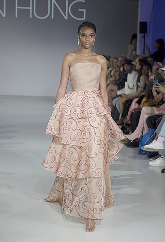 tran hung showcases stunning designs at london fashion week hinh 7