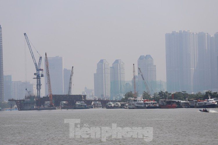 low visibility hampers commuters as fog hits hcm city hinh 13