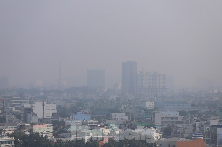 low visibility hampers commuters as fog hits hcm city hinh 4