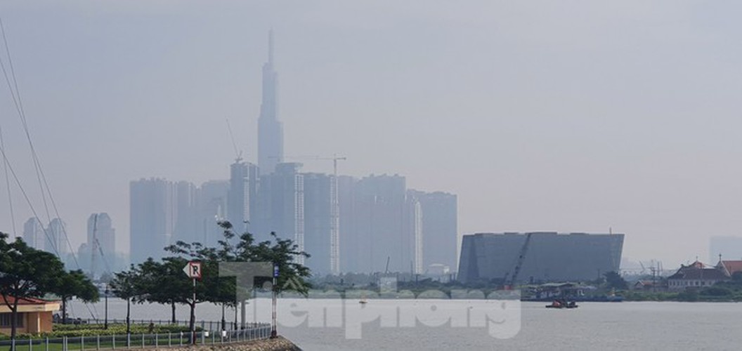 low visibility hampers commuters as fog hits hcm city hinh 6