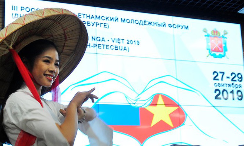 vietnamese, russian youngsters seek ways to preserve cultural diversity hinh 4