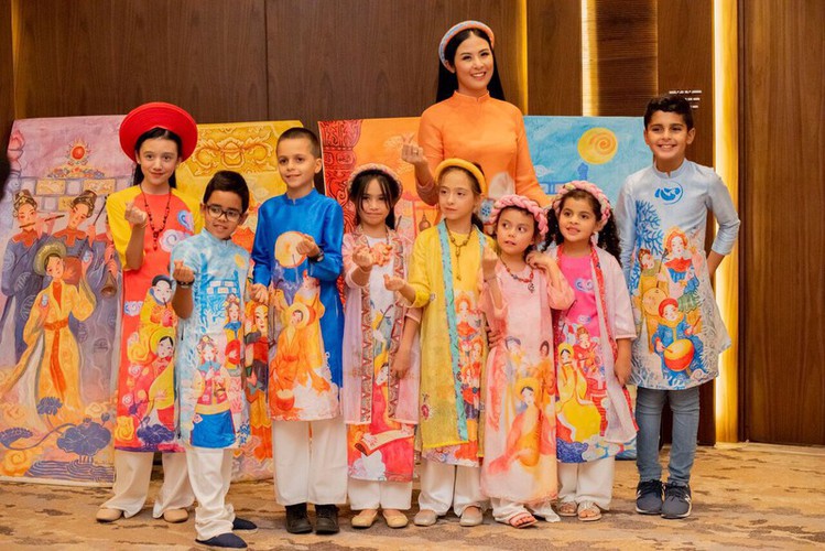 ngoc han unveils new ao dai collection in saudi arabia hinh 7