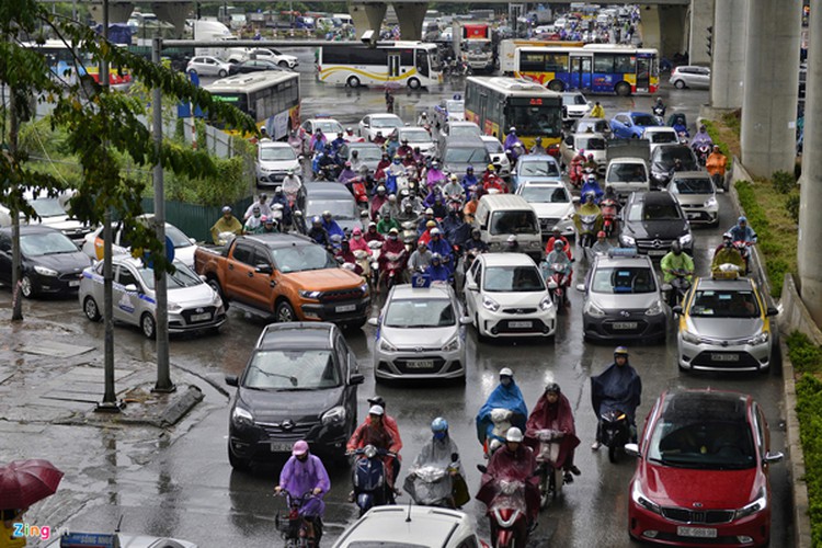 heavy rain serves to ease air pollution in hanoi hinh 8