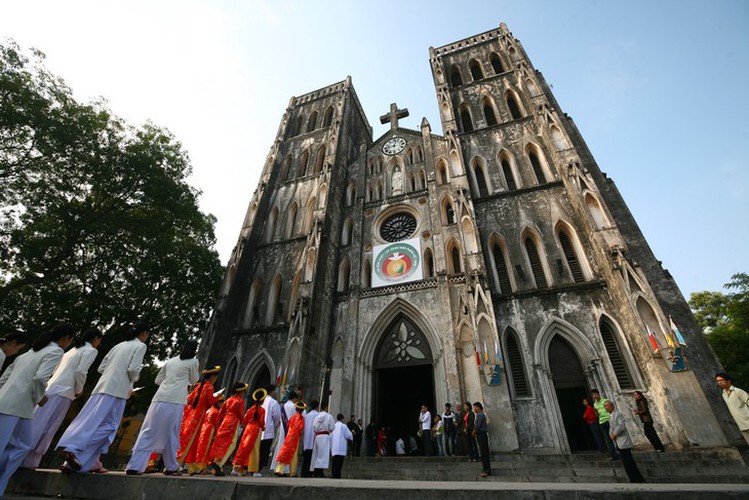 le bich’s photos are reminiscent of hanoi hinh 15