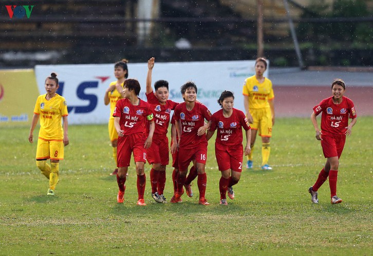 hcm city 1 fc lifts vietnam women’s football championship trophy hinh 2