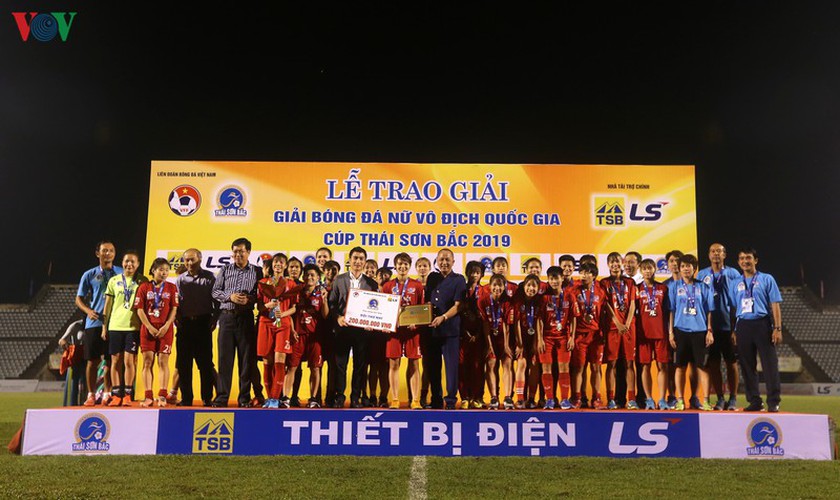 hcm city 1 fc lifts vietnam women’s football championship trophy hinh 4