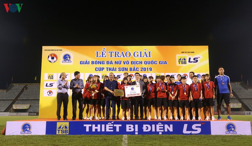 hcm city 1 fc lifts vietnam women’s football championship trophy hinh 5