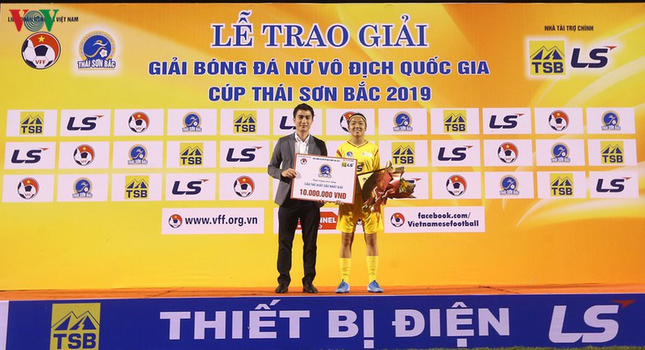 hcm city 1 fc lifts vietnam women’s football championship trophy hinh 8