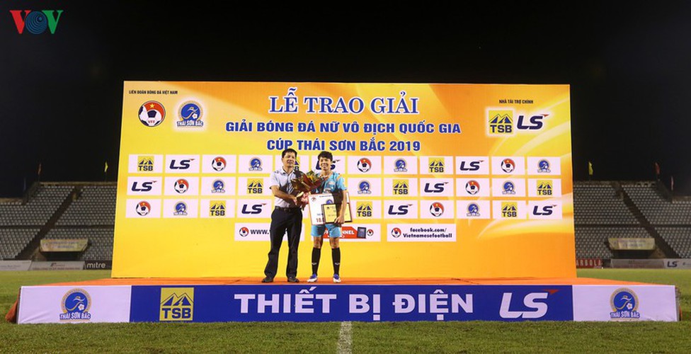 hcm city 1 fc lifts vietnam women’s football championship trophy hinh 9