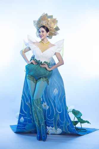 hoang hanh reveals national costume of 5,000 crystals for miss earth show hinh 11