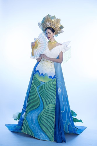 hoang hanh reveals national costume of 5,000 crystals for miss earth show hinh 1