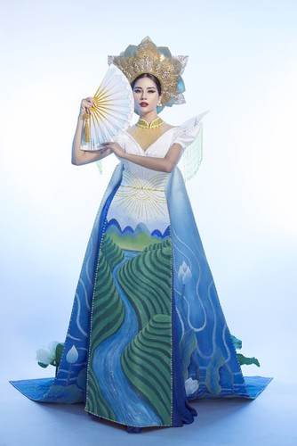 hoang hanh reveals national costume of 5,000 crystals for miss earth show hinh 4