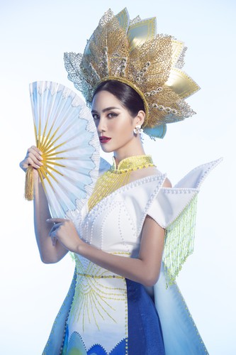 hoang hanh reveals national costume of 5,000 crystals for miss earth show hinh 7