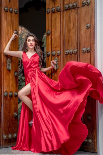 kieu loan comes sixth in top 21 at historic crowns fashion show hinh 6