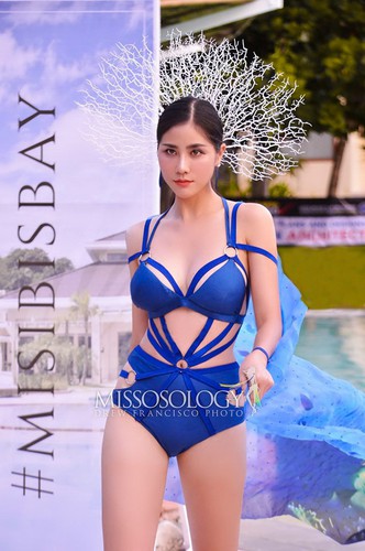 hoang hanh receives gold medal in miss earth’s resort wear segment hinh 1
