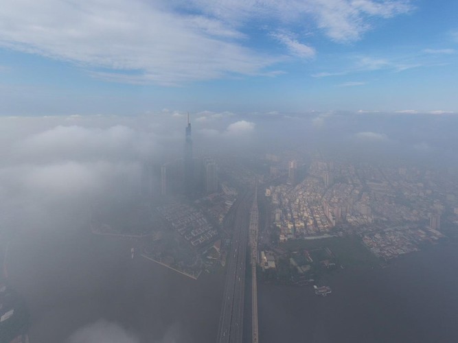 citizens of hcm city wake to a city blanketed in thick fog hinh 3