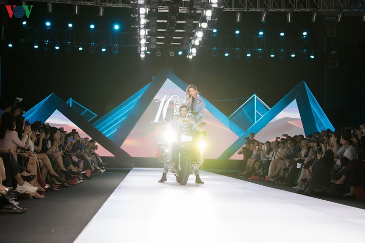 vietnam international fashion week 2019 opens in hanoi hinh 1