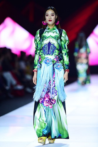 stunning designs by thuy nguyen unveiled at vietnam international fashion week hinh 4