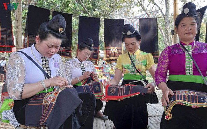 pieu scarf in thai ethnic people’ life hinh 4