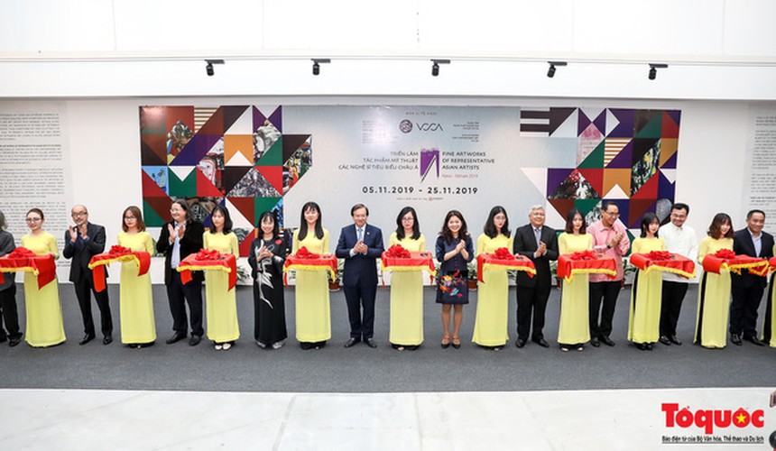 fine artworks from asian artists go on show in hanoi hinh 1