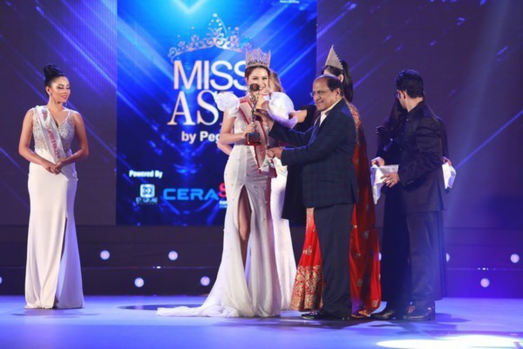 yen trang wins miss asia 2019 crown hinh 2