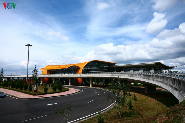 discovering the uniquely designed lien khuong airport hinh 1