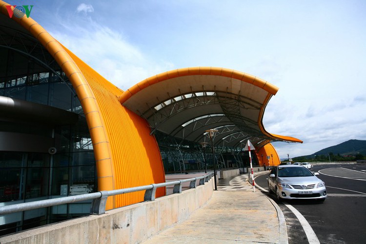 discovering the uniquely designed lien khuong airport hinh 4